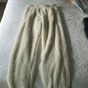 Creamy white fluffy joggers- aerie - size small